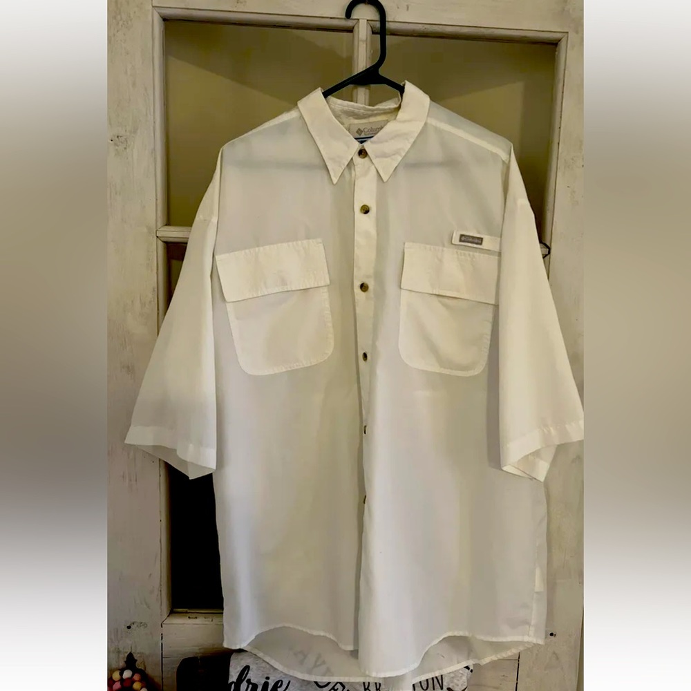 Men’s Columbia white vented shirt